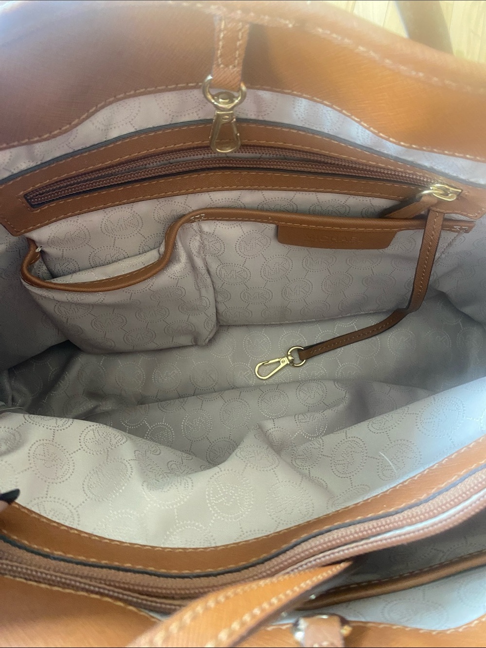 Michael Kors Cognac Leather Tote with Gold Hardware - Picture 4 of 11